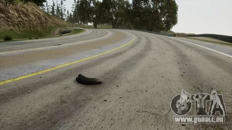 Enlèvement des pneus déchirés sur la piste