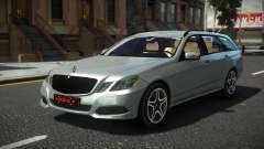 Mercedes-Benz E-Class Estate Sihuro pour GTA 4