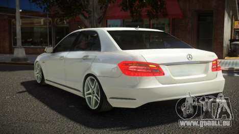 Mercedes-Benz E63 AMG Ecvaht pour GTA 4