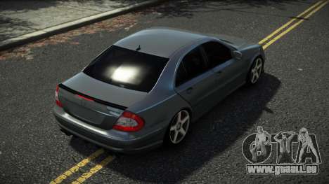 Mercedes-Benz E63 AMG Ofejuk pour GTA 4