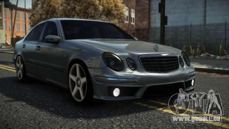 Mercedes-Benz E63 AMG Ofejuk pour GTA 4