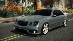Mercedes-Benz E63 AMG Ofejuk pour GTA 4