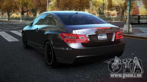 Mercedes-Benz E500 Renxa pour GTA 4