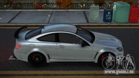 Mercedes-Benz C63 AMG Pewije pour GTA 4