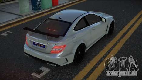 Mercedes-Benz C63 AMG Pewije pour GTA 4
