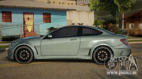 Mercedes-Benz C63 AMG Llderdan pour GTA San Andreas