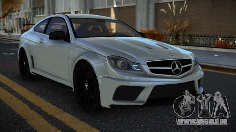 Mercedes-Benz C63 AMG Pewije pour GTA 4