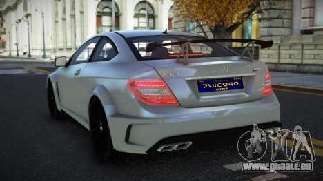 Mercedes-Benz C63 AMG Pewije pour GTA 4