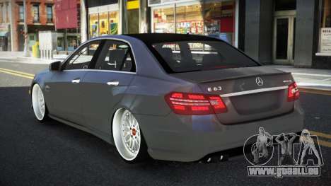Mercedes-Benz E63 AMG Qeja pour GTA 4