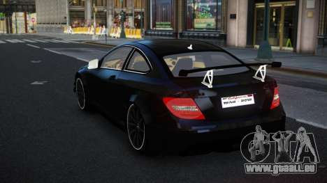 Mercedes-Benz C63 AMG Zogsixaqu pour GTA 4