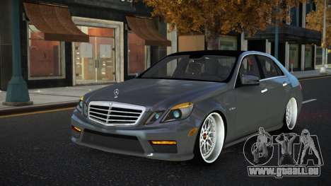 Mercedes-Benz E63 AMG Fogsuhufe pour GTA 4
