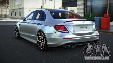 Mercedes-Benz E63 AMG Pipagoka pour GTA 4
