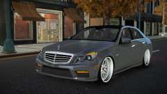 Mercedes-Benz E63 AMG Fogsuhufe pour GTA 4