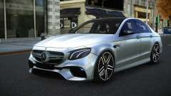 Mercedes-Benz E63 AMG Pipagoka