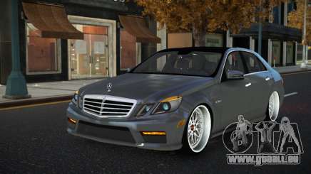 Mercedes-Benz E63 AMG Fogsuhufe pour GTA 4
