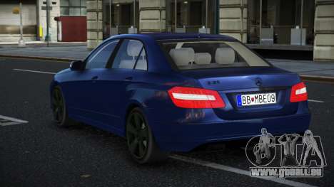 Mercedes-Benz E63 AMG Dokvabul pour GTA 4