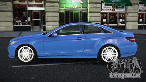 Mercedes-Benz E500 Petu pour GTA 4