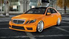 Mercedes-Benz E63 AMG Kadger für GTA 4