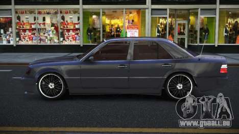 Mercedes-Benz E500 Qabkurada pour GTA 4