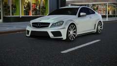 Mercedes-Benz C63 AMG Dipakolad